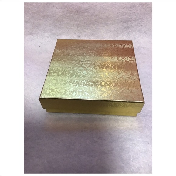 Handcrafted Natural Abalones Shells with Gold Plated Jewelry Set - Picture 8 of 9